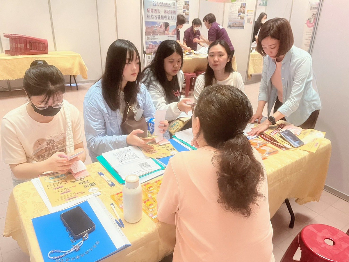 醫院走廊與病房示意圖