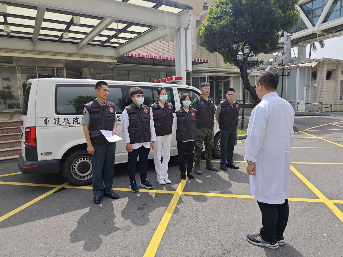 Medical staff in the emergency room