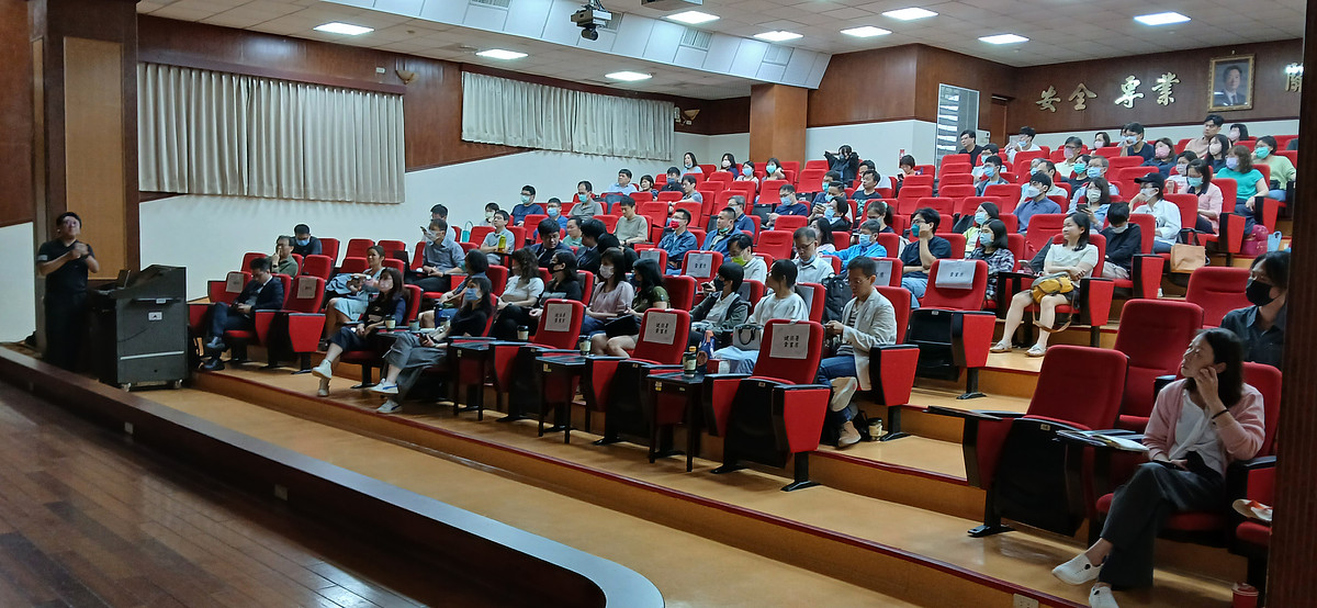 Audience interacting on site
